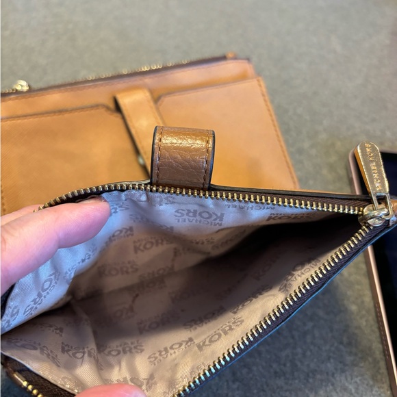 Michael Kors wallet - Picture 9 of 9